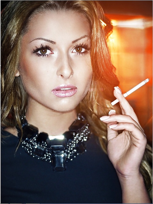 ¡Fumar cigarrillos es sexy!
 #16842487