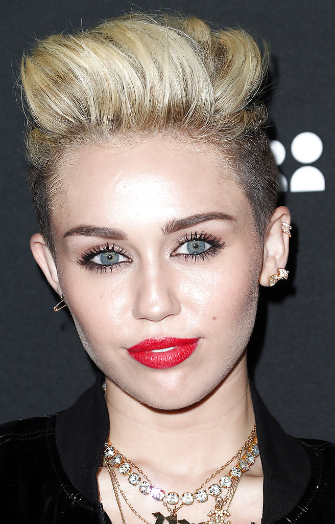 Miley cyrus - culo de perra sexy
 #20426578