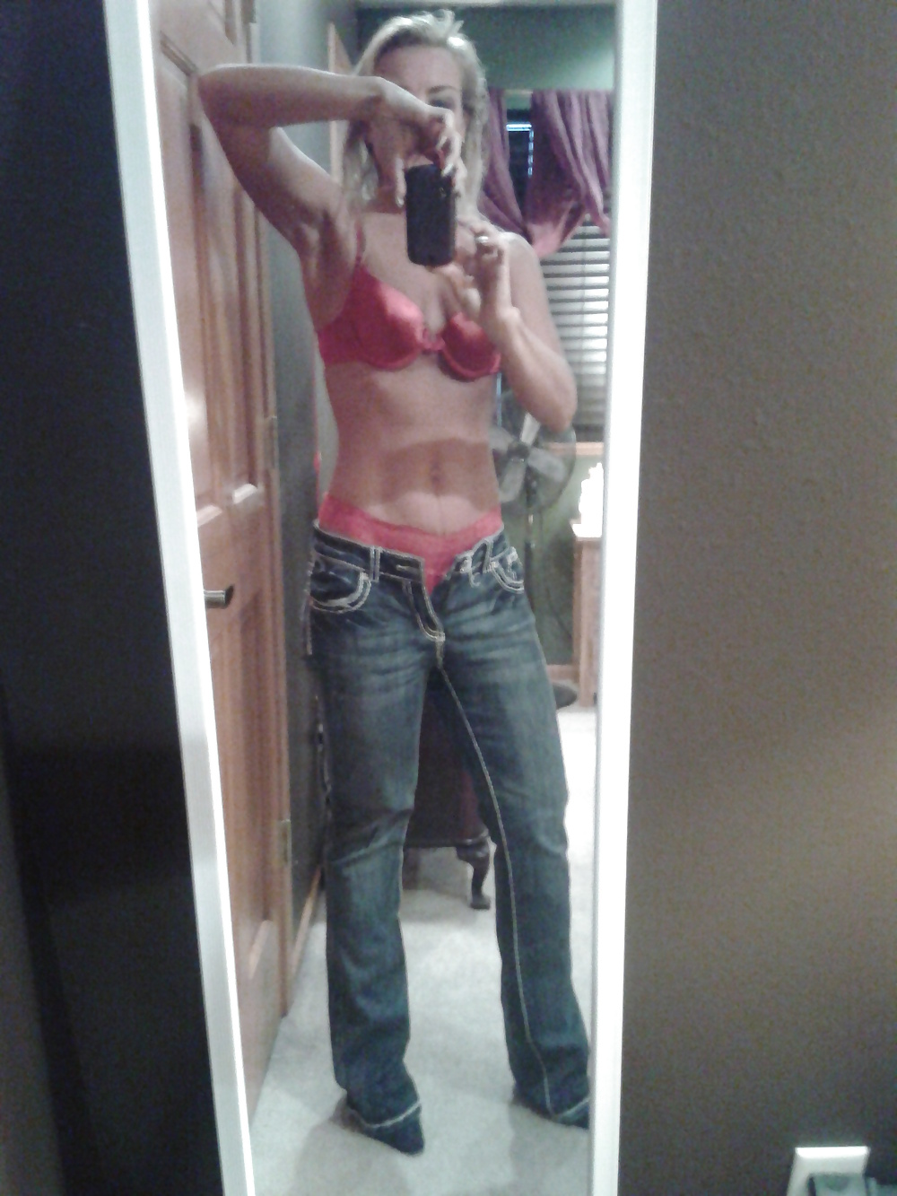 Algo de ropa...
 #16202698