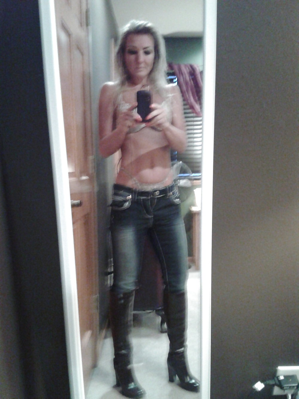 Algo de ropa...
 #16202735