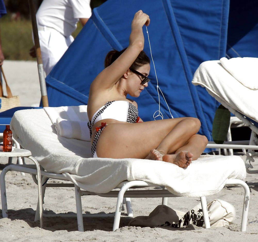 Lisa Snowdon on the beach in Miami Beach #2604577