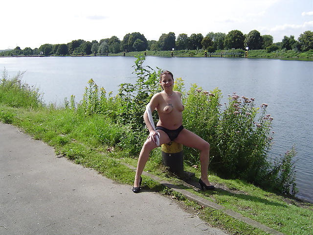 Nicole Berghaus aus Gelsenkirchen nackt outdoor 2 #8560226