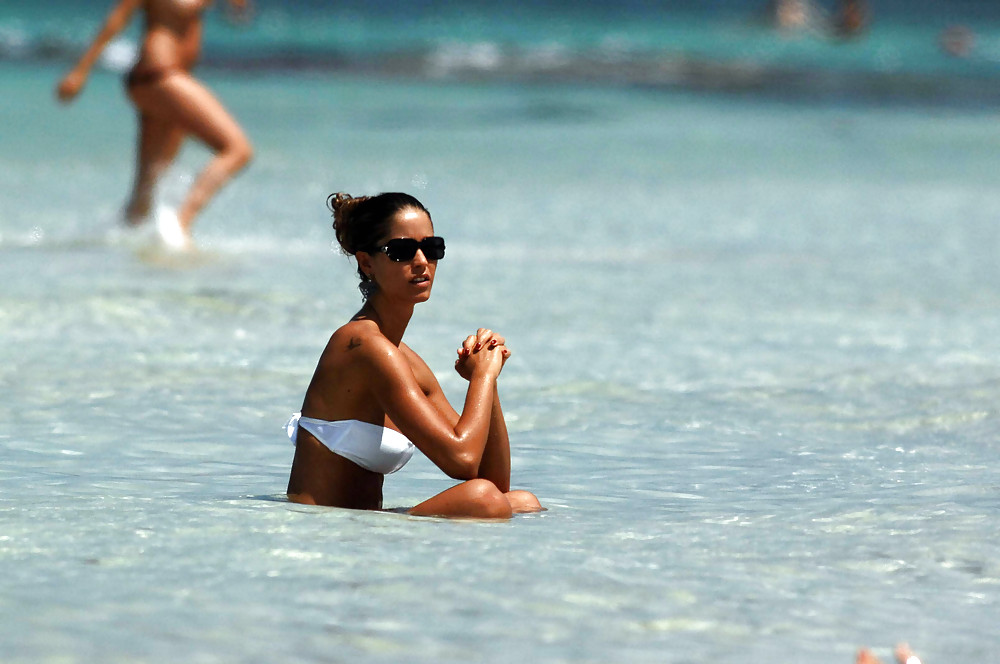 Elena santarelli spiaggia bikini candids grande culo & scissione
 #8524840