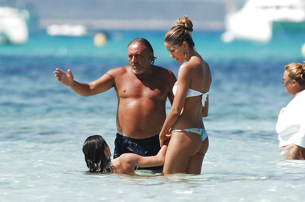 Elena santarelli spiaggia bikini candids grande culo & scissione
 #8525108