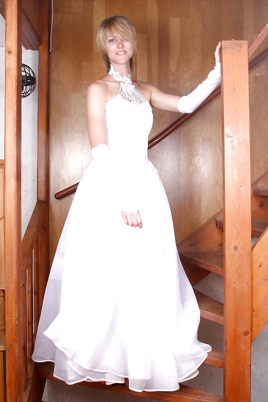 Rubia madura en vestido de novia, por blondelover.
 #7328033