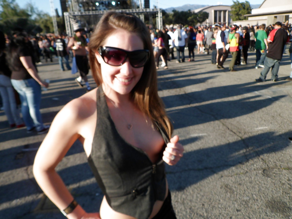 More pics GF from LA #22122315