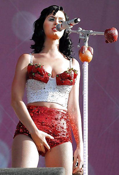 Katy perry being enjoying jerking over katy :)
 #14364250