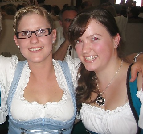 Cosa farebbero con queste puttane in dirndl?
 #16381924