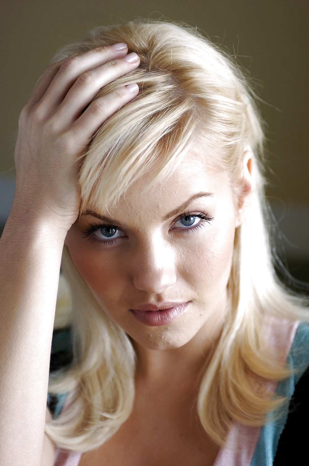 Elisha Cuthbert 2 #17604912