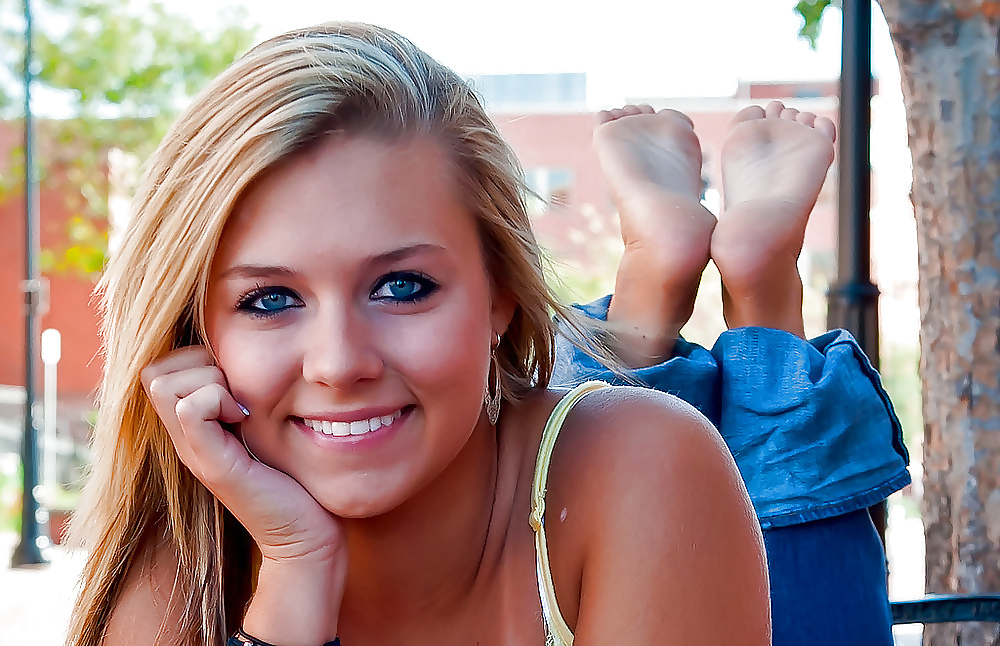 I love this girls' feet  #8833171