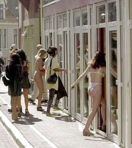 Prostituta de ventana, putas en vitrina
 #17804969