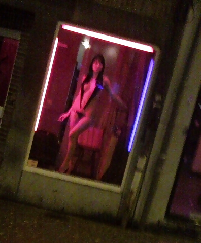 Prostituta de ventana, putas en vitrina
 #17805155