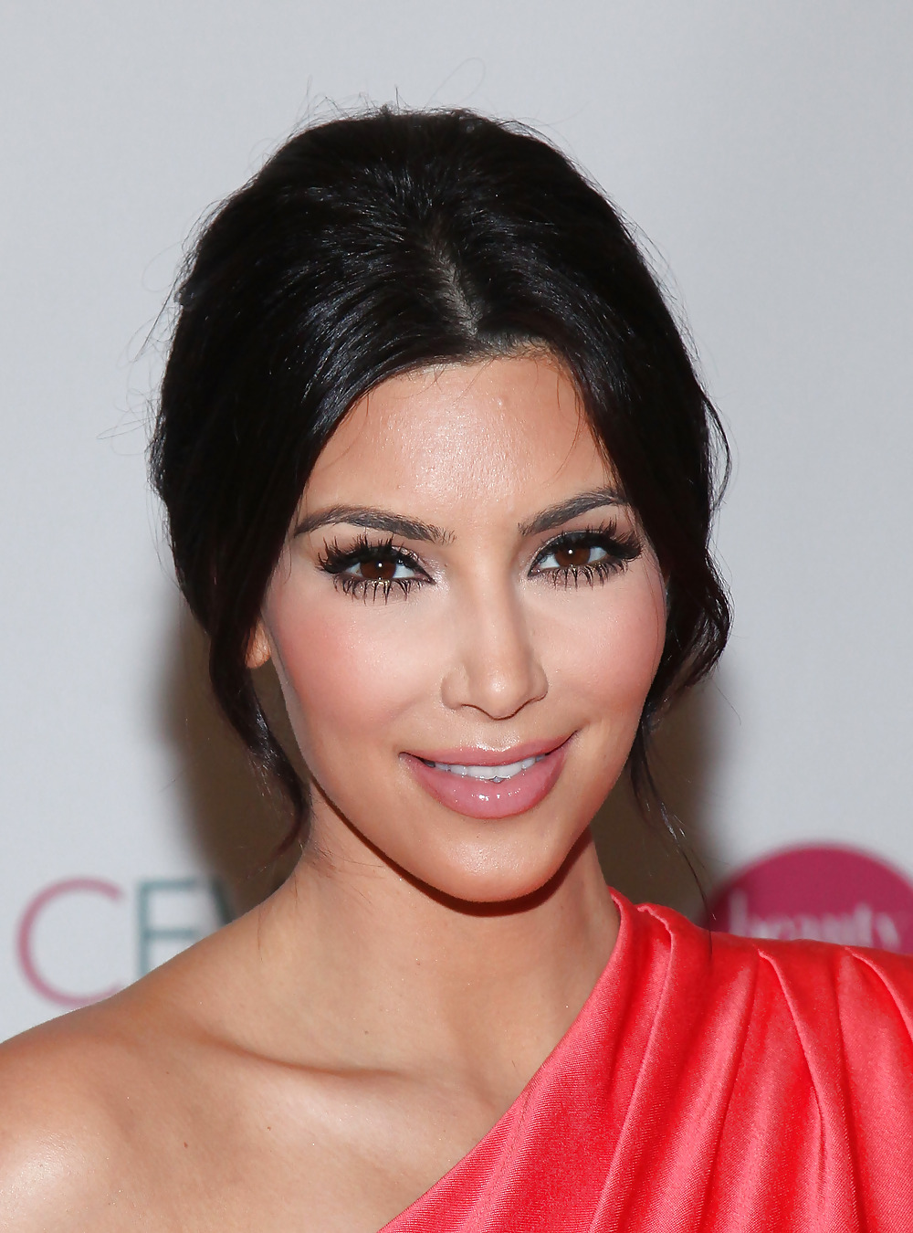 Kim Kardashian Exécutif Cosmétique Awards2 Femmes De Beauté #2101433