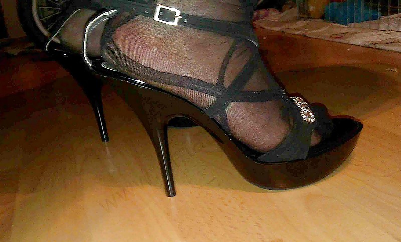 Legs in sexi heels #9429136