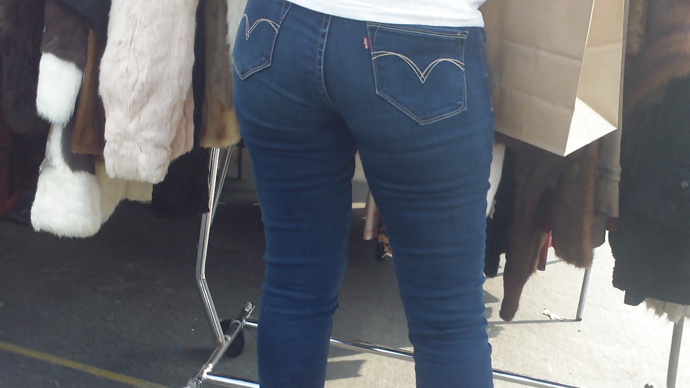 Beau Gros Cul Et Fesses En Blue-jeans Serrés #6697328