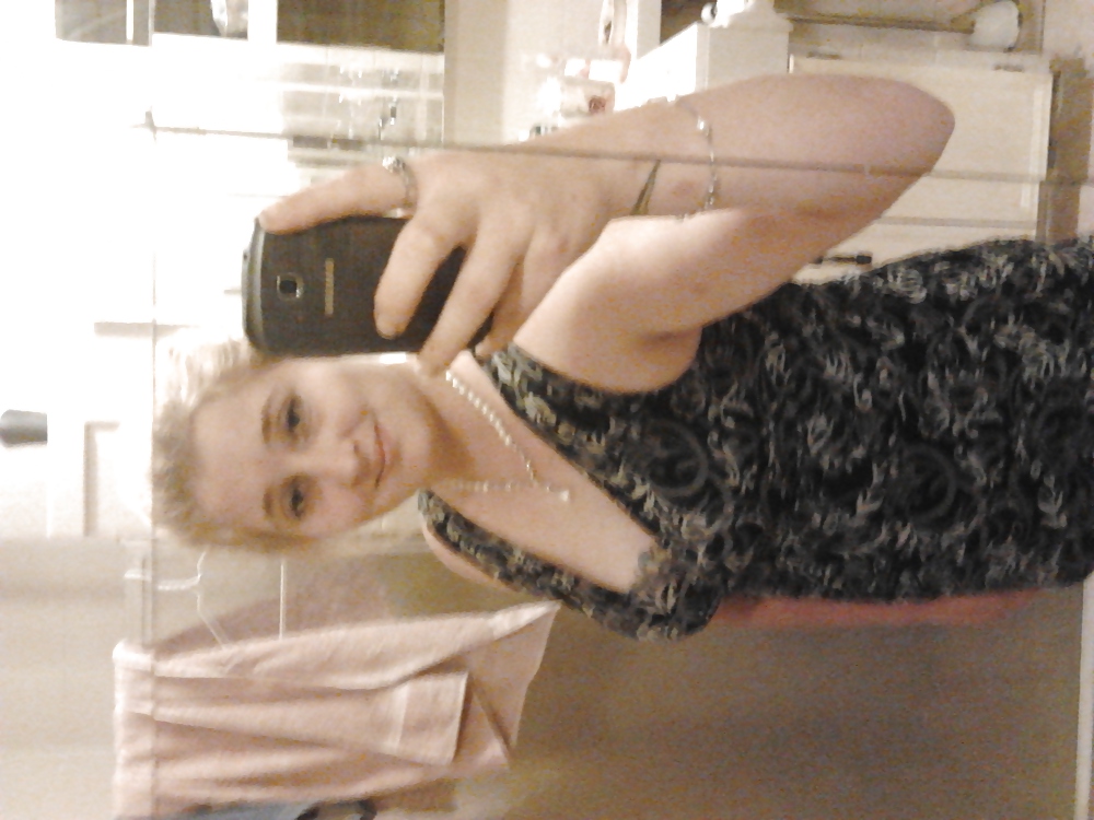 Girlfrend. vestida 
 #20427580