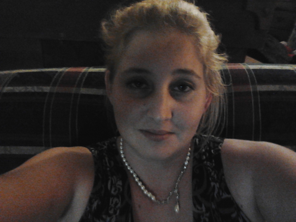 Girlfrend. vestida 
 #20427585