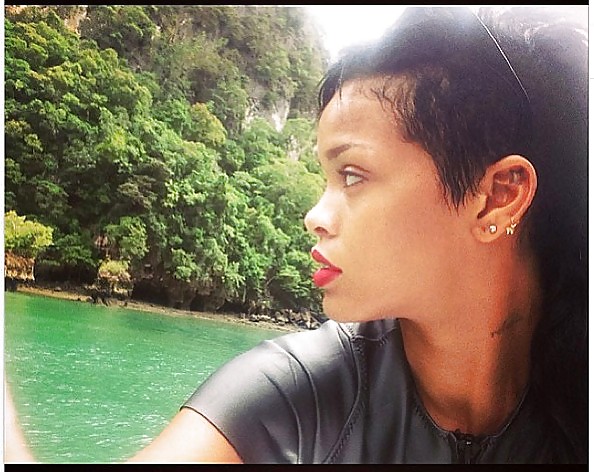 Rihanna : Thailand 2013 Sexy Bikini Pics - Ameman #21918198