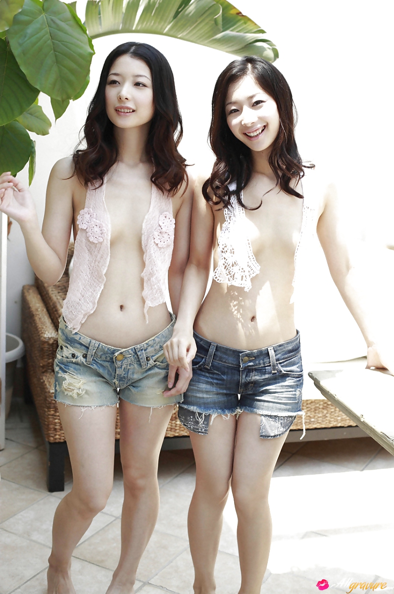 Dos lindas lesbianas japonesas
 #21169374