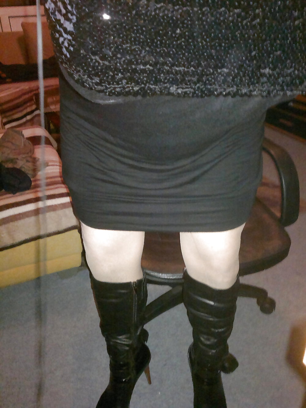 Lewd Ich im schwarzen Kleid