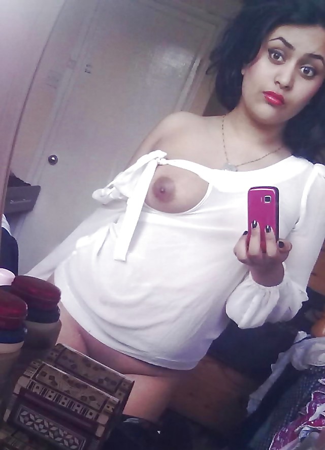 Selfshot bangladeshi slut
 #21573859