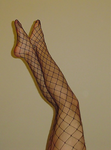 Gambe e piedi di una milf amatoriale sexy 
 #16070667