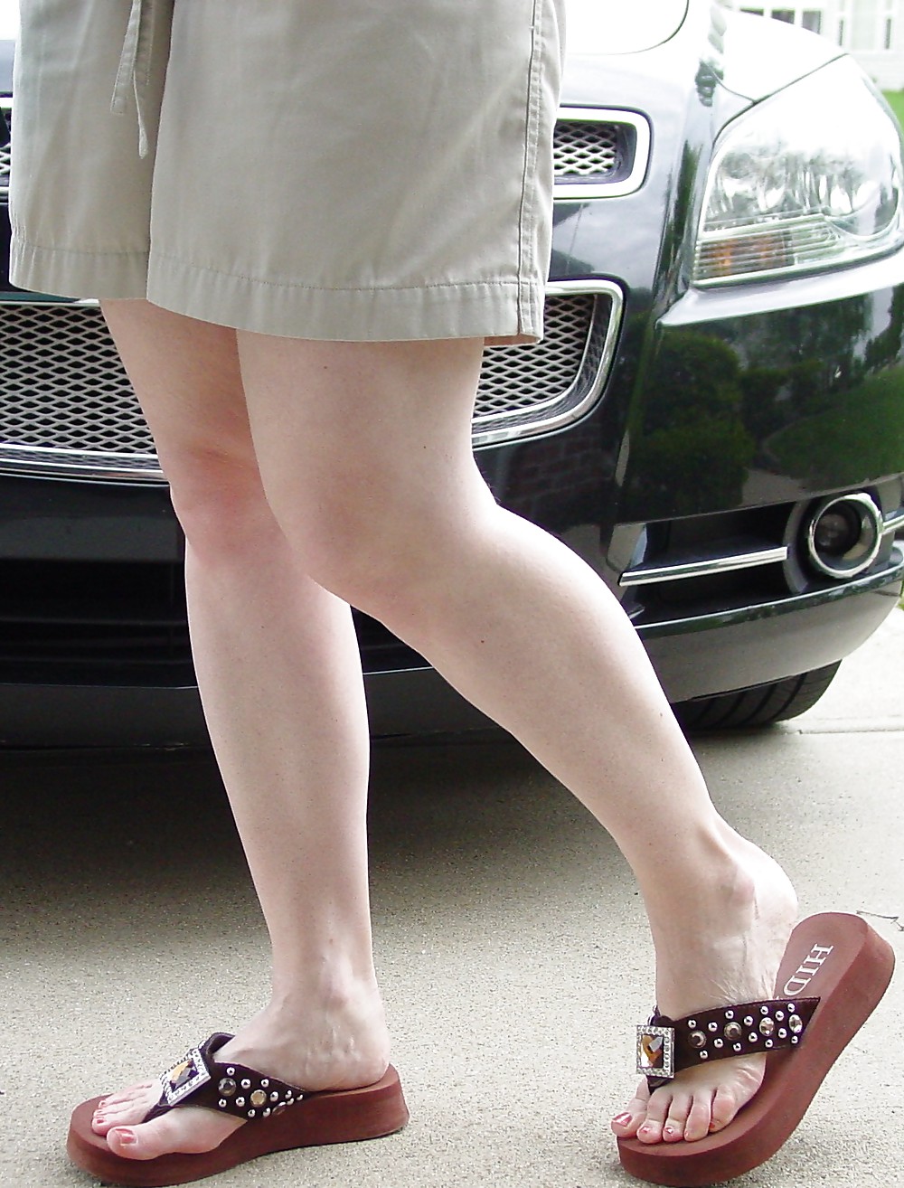 Hot amateur milf's legs and feet  #16070749