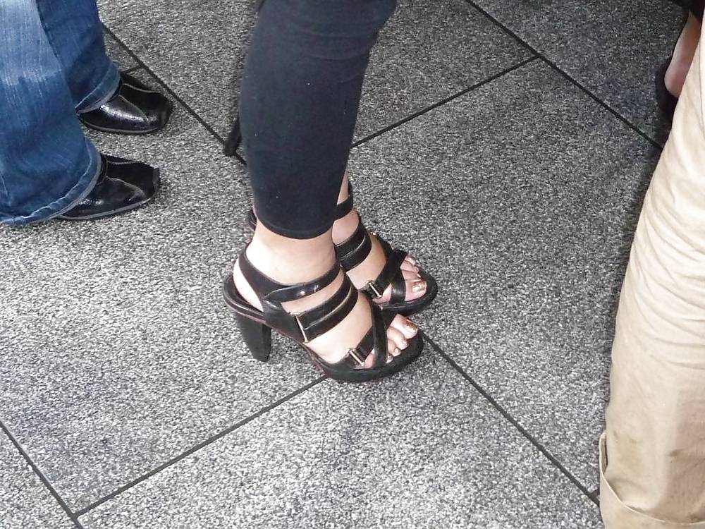 Japanese Candids - Feet on the Street 16 #5362888