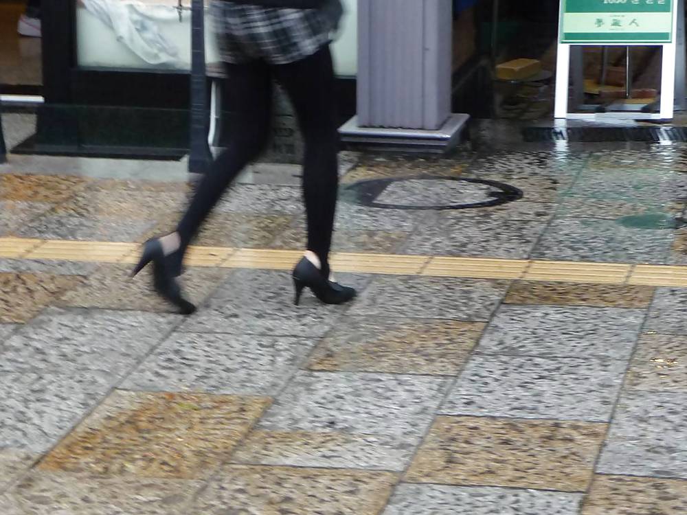 Japanese Candids - Feet on the Street 16 #5362896