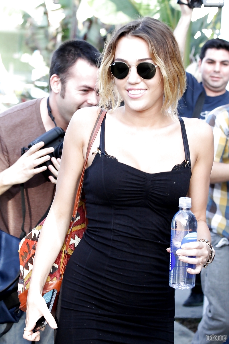 Miley Cyrus Upskirt #8851697