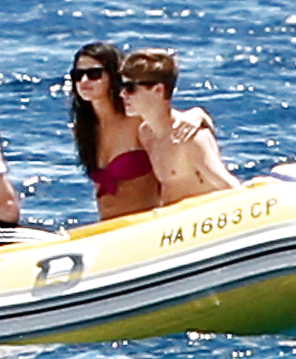 Selena Gomez In Bikini with Bieber on the beach in Hawaii #3977655