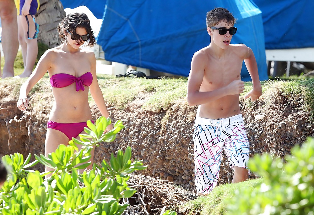 Selena Gomez En Bikini Avec Bieber Sur La Plage De Hawaii #3977745