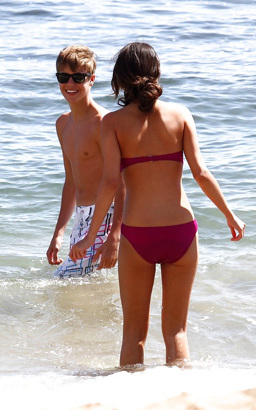 Selena Gomez In Bikini with Bieber on the beach in Hawaii #3978770