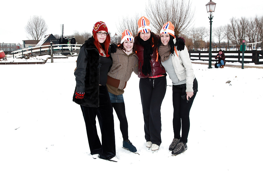 Julia, Elisa, Britt y Gylve en el hielo holandés.
 #7285513