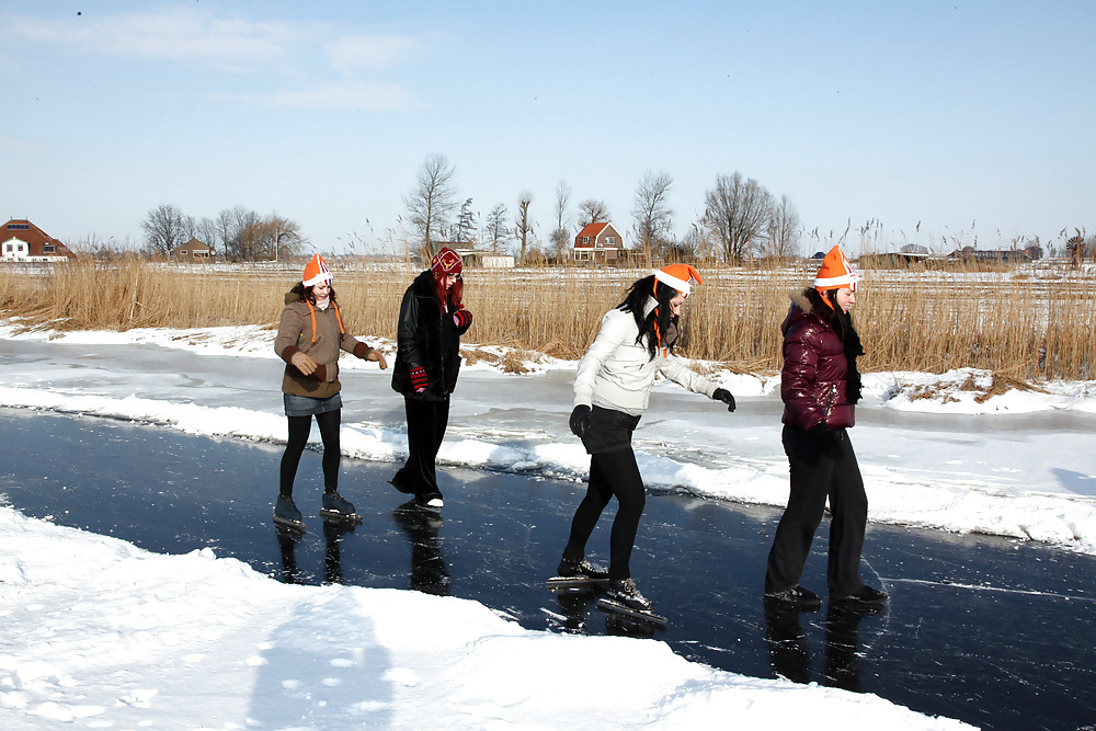 Julia, Elisa, Britt y Gylve en el hielo holandés.
 #7285520