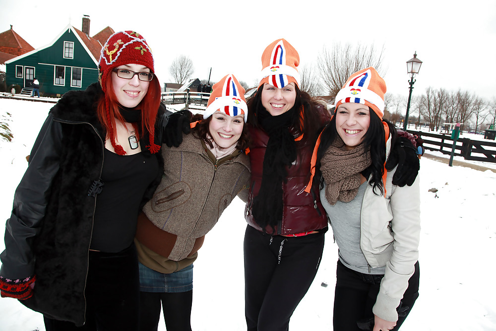 Julia, Elisa, Britt y Gylve en el hielo holandés.
 #7285550