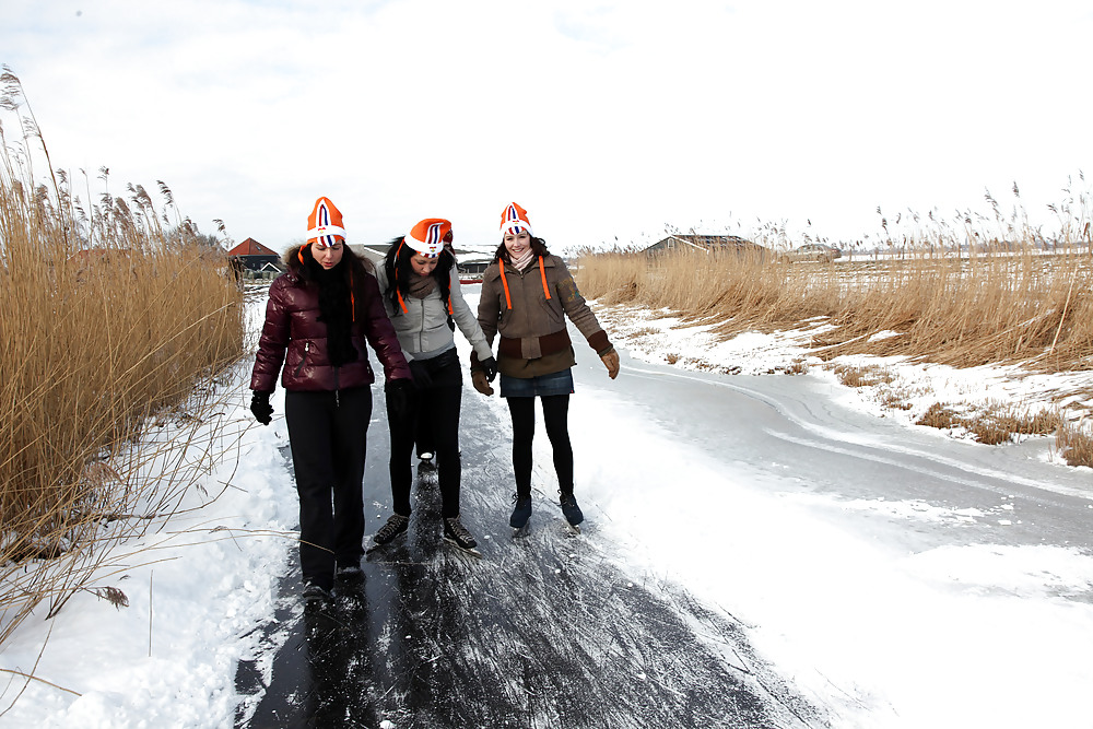 Julia, Elisa, Britt y Gylve en el hielo holandés.
 #7285584