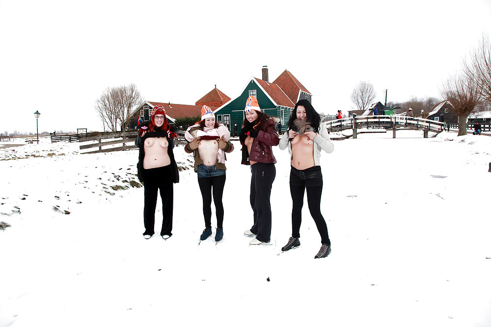 Julia, Elisa, Britt y Gylve en el hielo holandés.
 #7285676