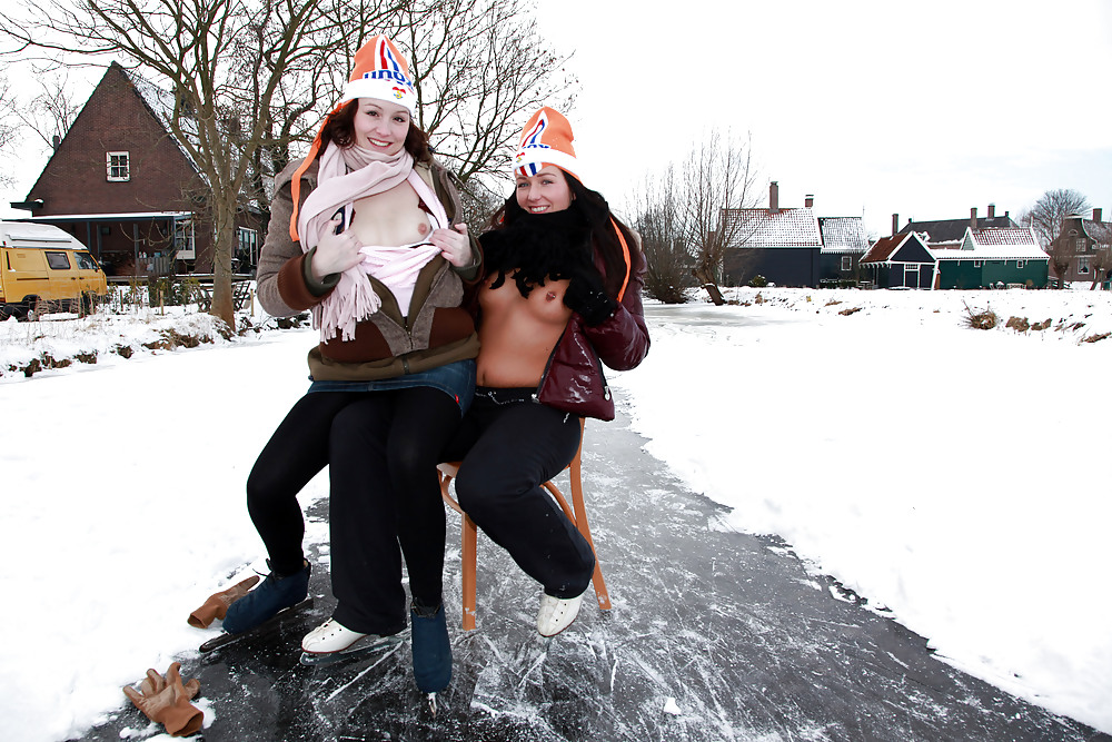 Julia, Elisa, Britt y Gylve en el hielo holandés.
 #7285697