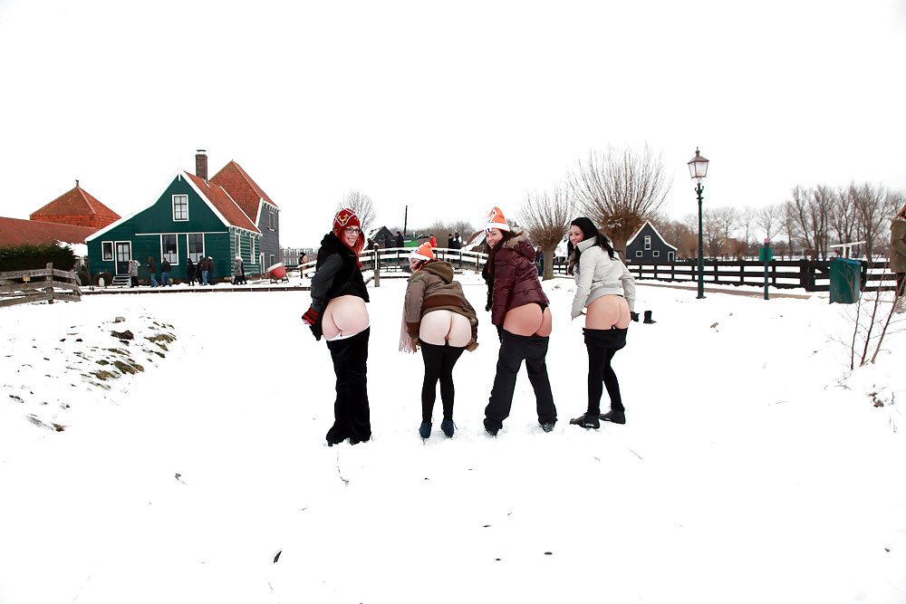 Julia, Elisa, Britt y Gylve en el hielo holandés.
 #7285767