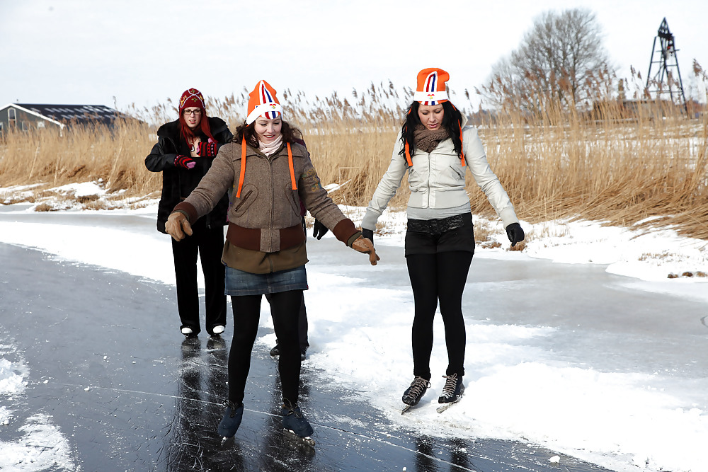 Julia, Elisa, Britt y Gylve en el hielo holandés.
 #7285966