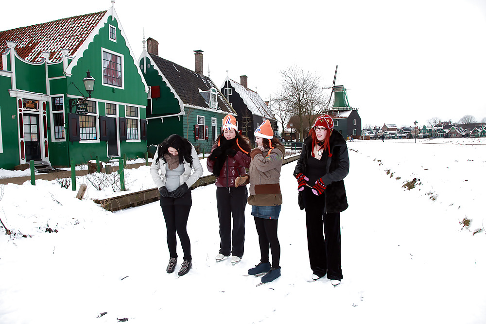 Julia, Elisa, Britt y Gylve en el hielo holandés.
 #7286062