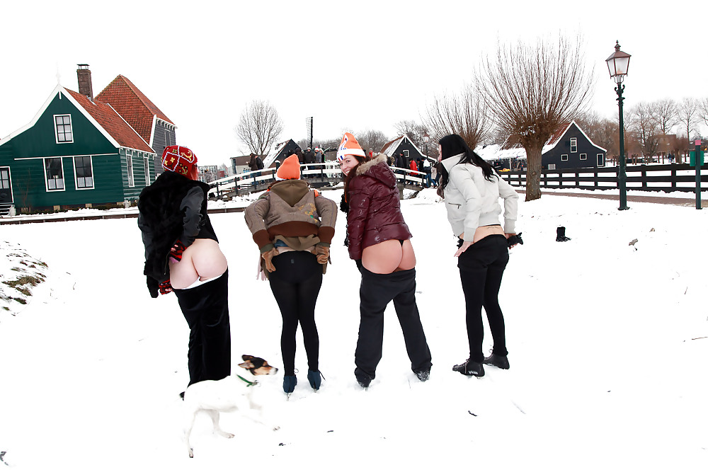 Julia, Elisa, Britt y Gylve en el hielo holandés.
 #7286117