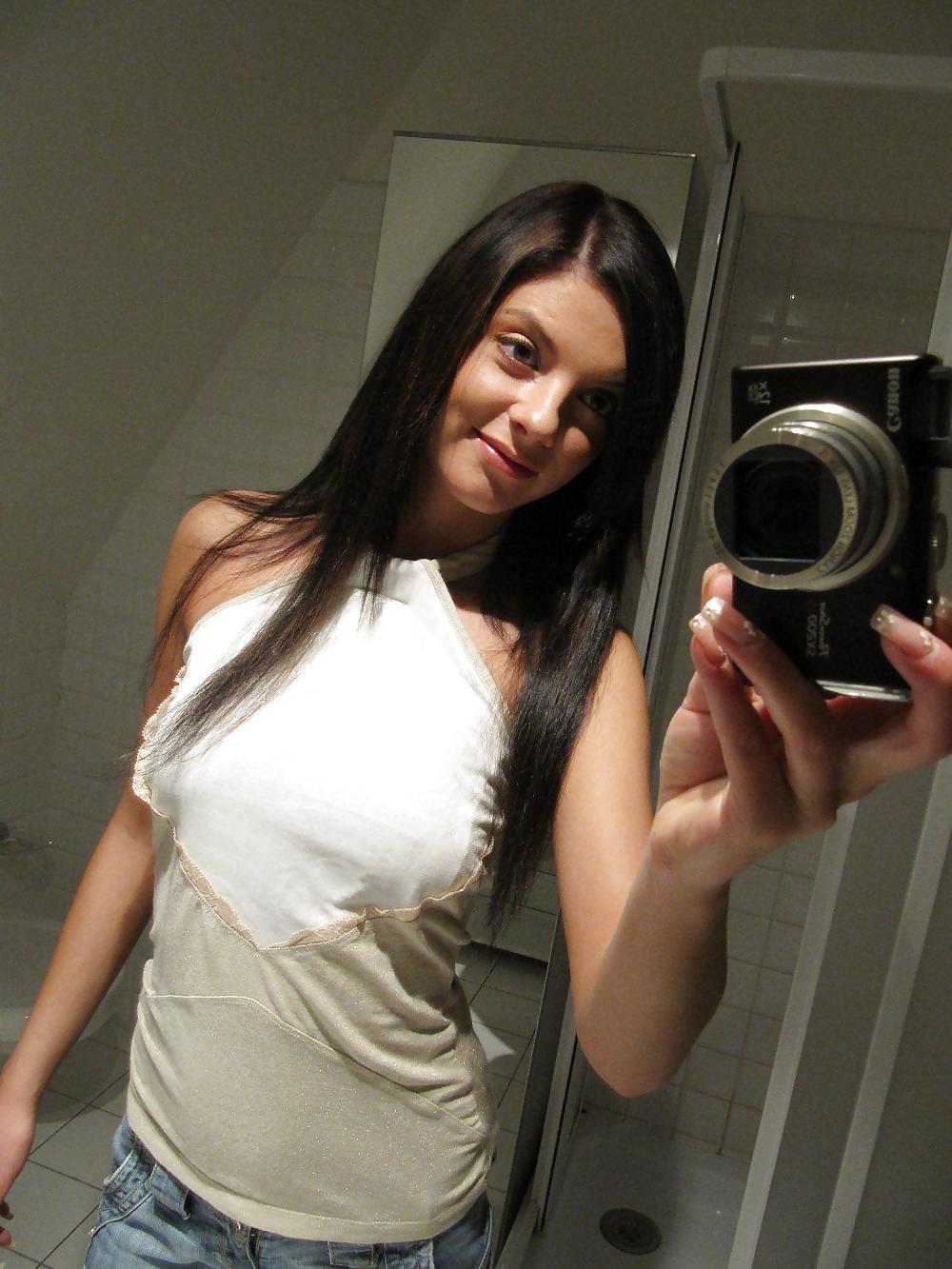 Sexy Brunette Maigre Selfshot #18566582