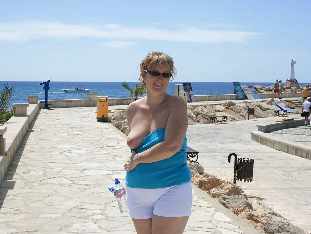 Braless 22.
 #4805709