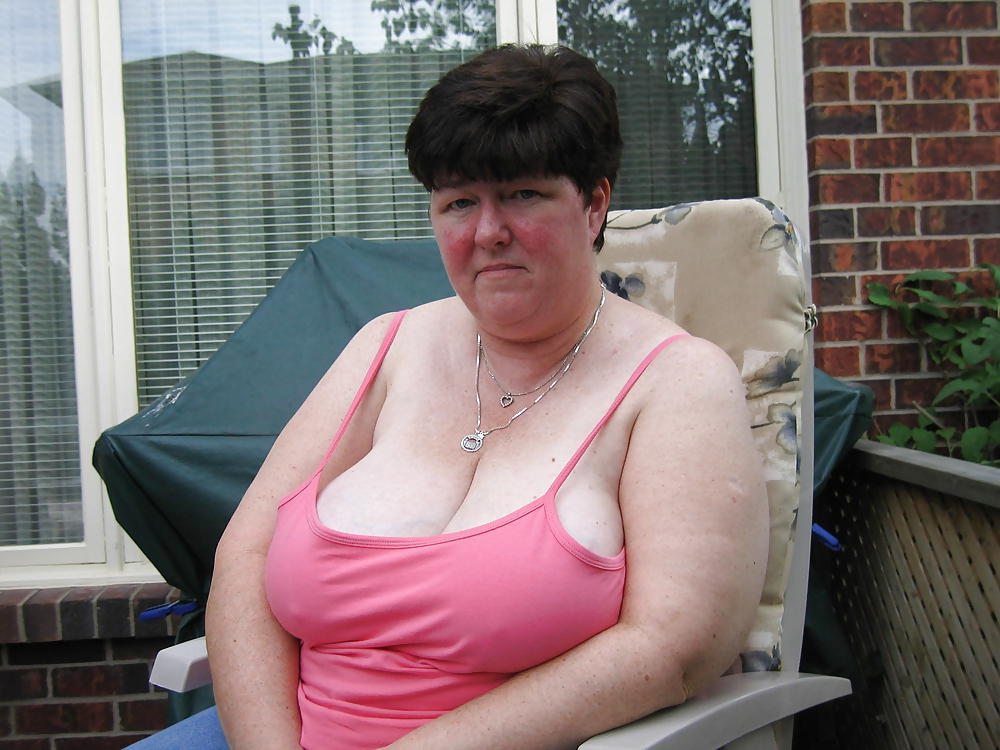 Braless 22.
 #4805766