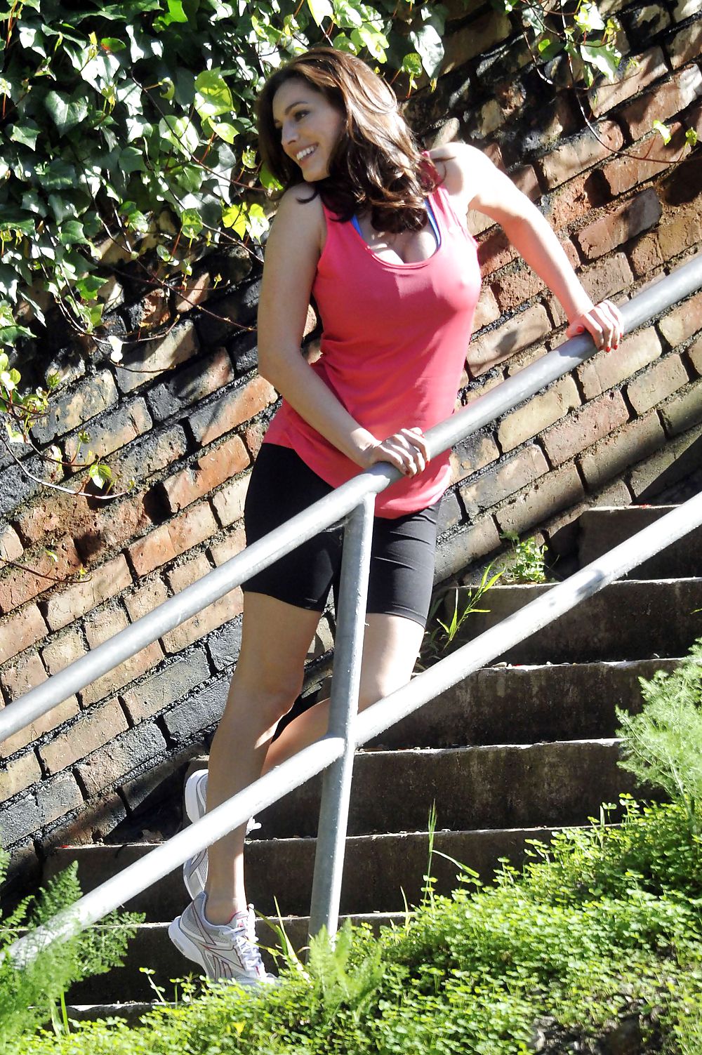 Kelly Brook Sehr Leggycleavage Reeboks Strand Schießen Candids #4453895