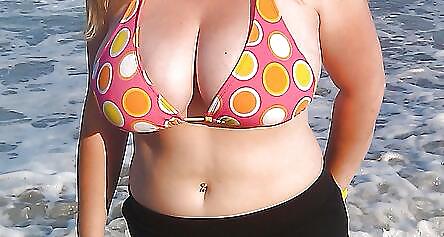 Lateshay 36 G tits in polka dot bikini #12949815