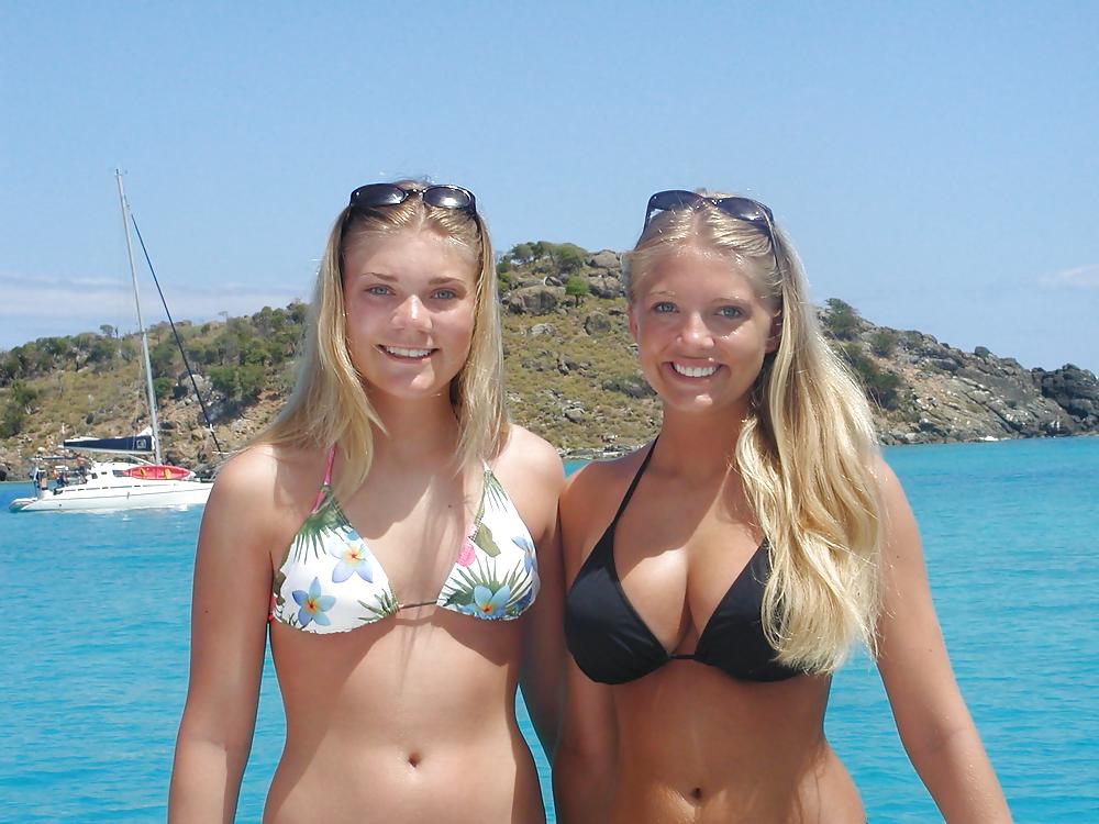 Chicas lesbianas en la playa
 #58288