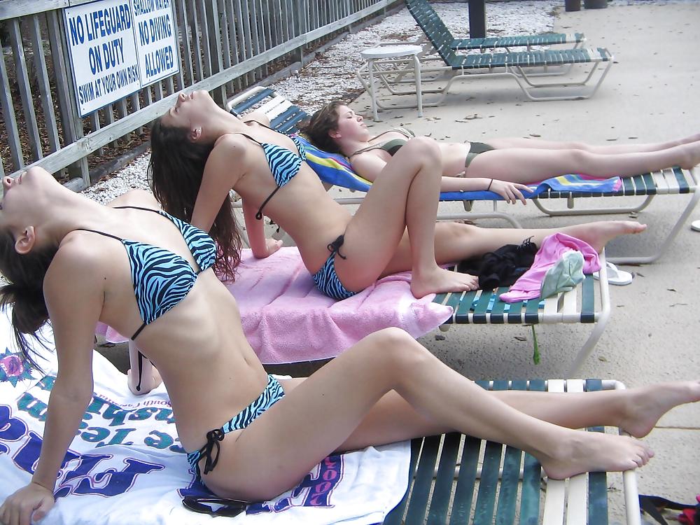 Ragazze lesbiche sulla spiaggia
 #58433